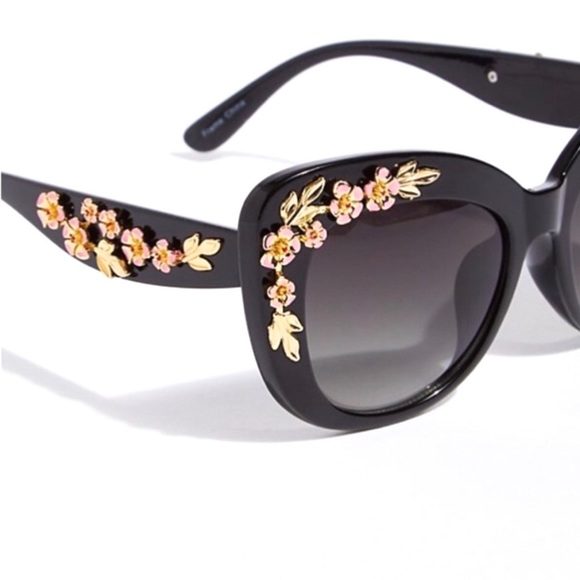 New Vintage-Inspired Embellished Sunglasses - Picture 2 of 4